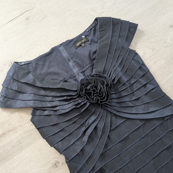 Formal/Cocktail Navy Blue Dress with Floral Detail Size 12 - Picture 3 of 5